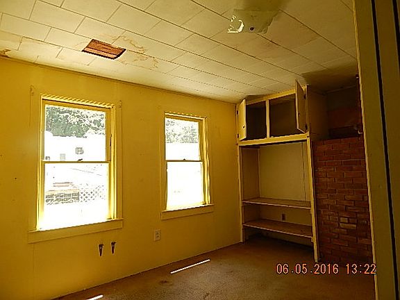 4th image of 2428 E Main St