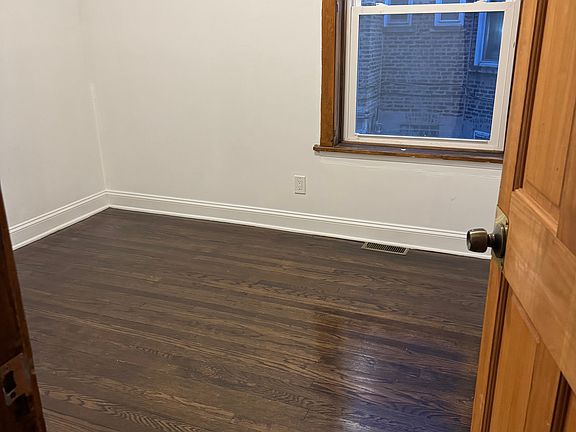 3rd image of 821 N Waller Ave #2