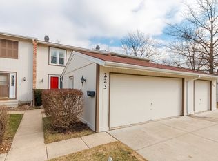 223 Edgewater Dr, Bloomingdale, IL