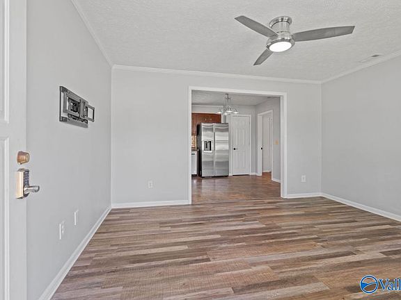 3rd image of 632 Robinhood Way