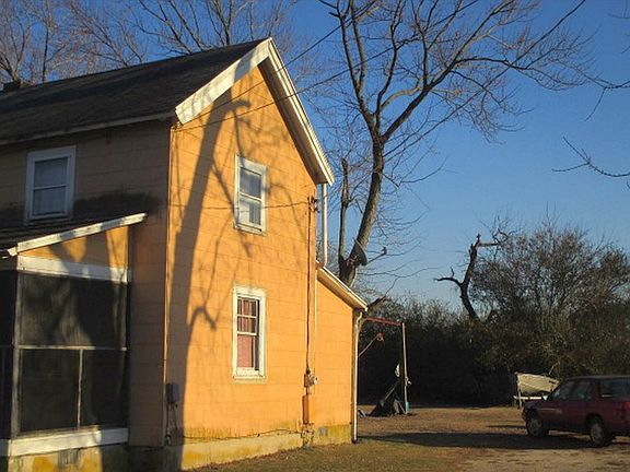3rd image of 107 N Brown St