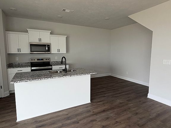 5th image of 392 Bay Meadows Dr