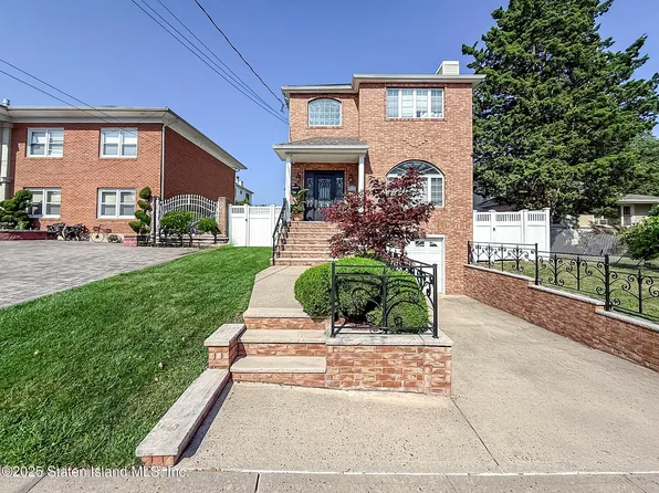267 Woods Of Arden Rd, Staten Island, NY 10312