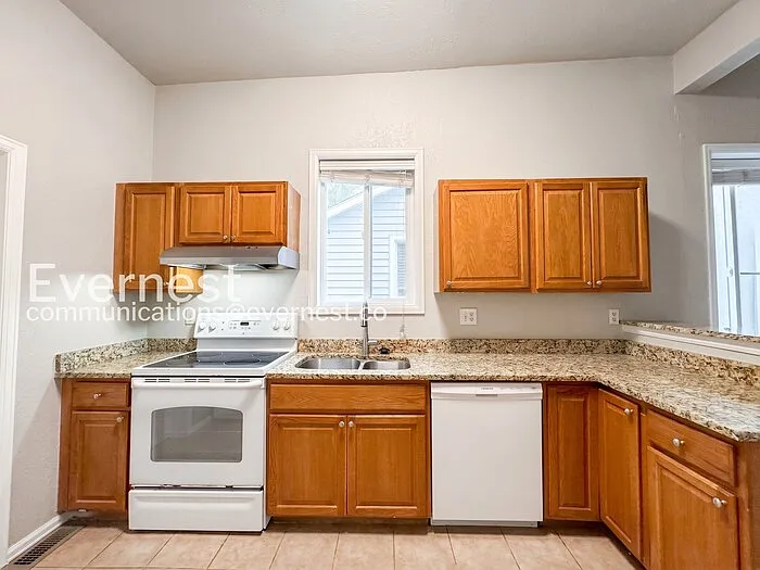 2 bed, 1.0 bath, 684 sqft, $1,595 — Photo 4