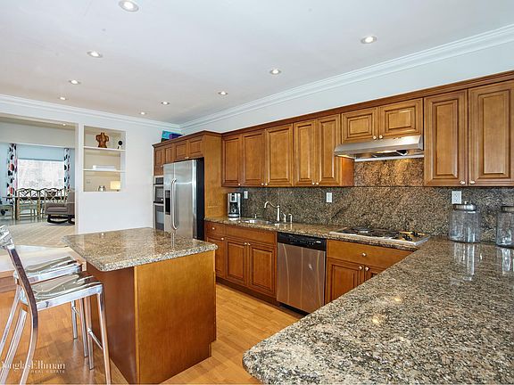 4th image of 1515 Bay Dr
