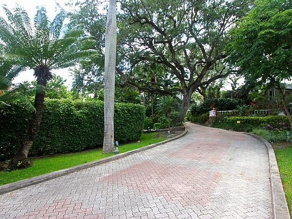 2nd image of 2475 S Bayshore Dr APT 8