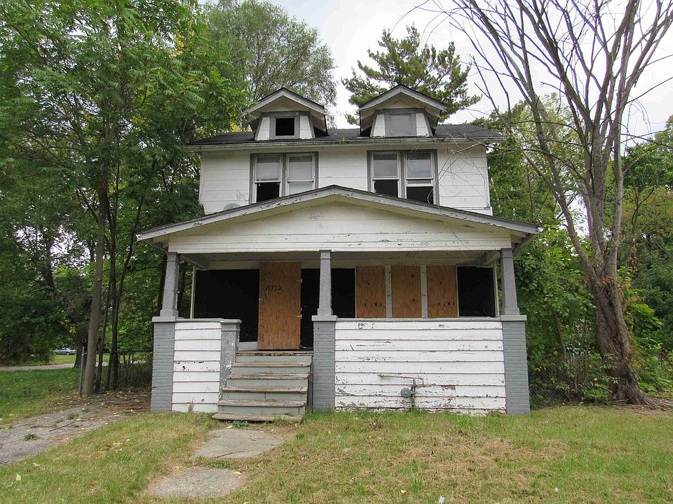 18352 Greydale