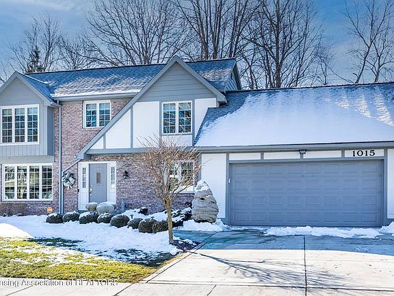 3rd image of 1015 Fox Hills Dr