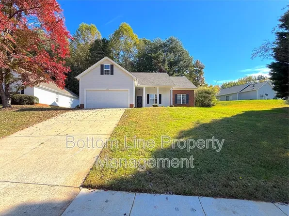 1020 Stinson Glen Ln, Charlotte, NC 28214