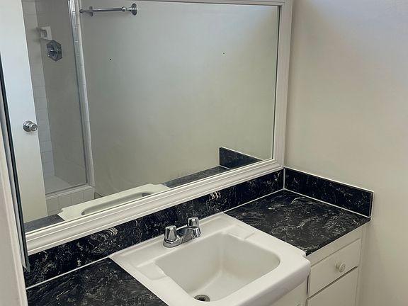 4th image of 524 Avenue G APT 21