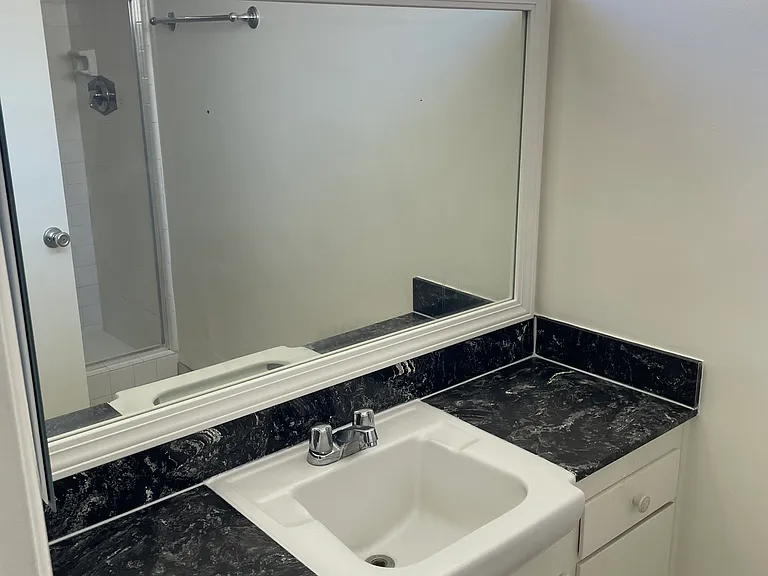 524 Avenue G #21 — Photo 4