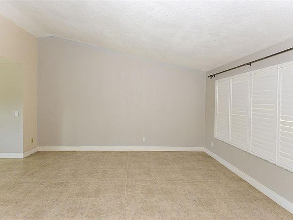 3rd image of 7670 Clubhouse Estates Dr