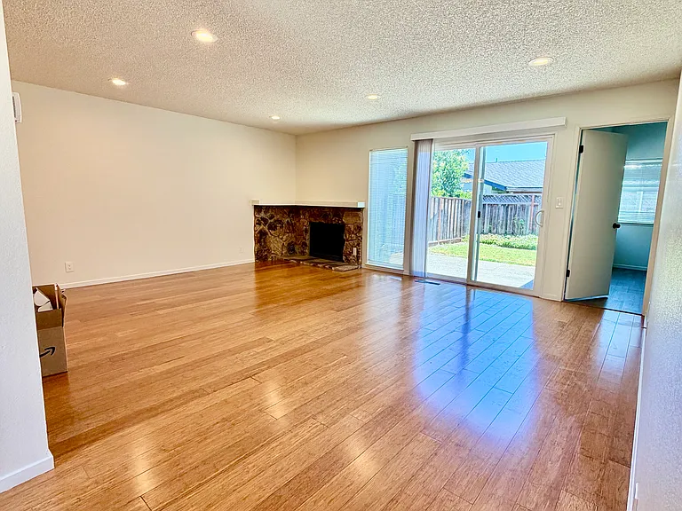 1108 Kelez Dr — Photo 4