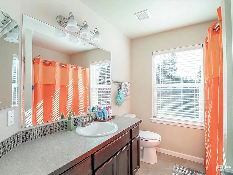 4210 Dudley Dr NE — Photo 24