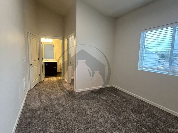 5th image of 621-646 Plymouth Dr NE #301