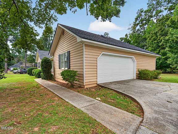 3rd image of 2671 Fringe Cir