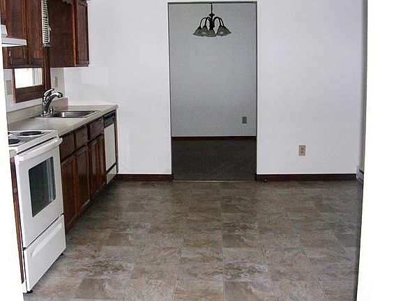 3rd image of 7 Heritage Ln