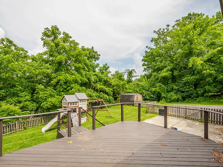 251 Franklin Dr — Photo 33