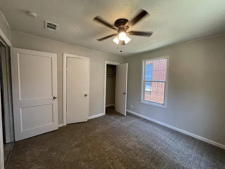 136 N Bond Ave — Photo 4