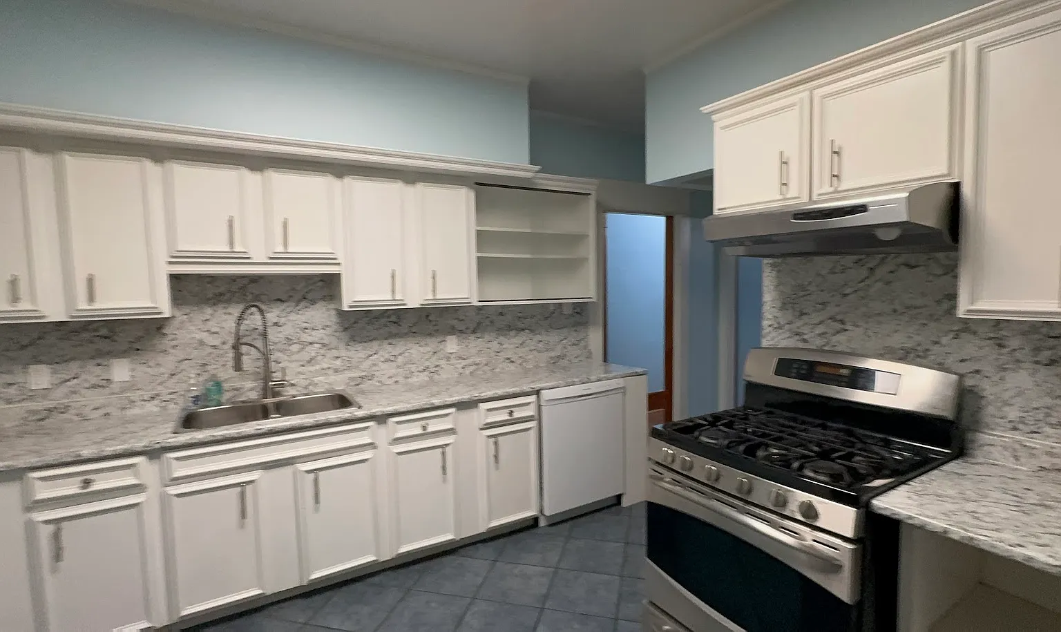 3 bed, 1500 sqft, $3,200 — Photo 3