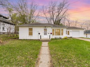 210 Davis St, Le Sueur, MN 56058
