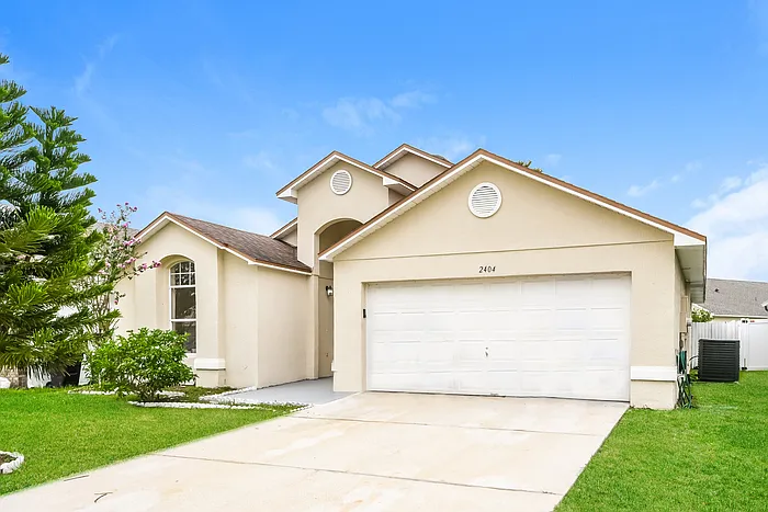 3 bed, 2.0 bath, 1466 sqft, $2,195 — Photo 1