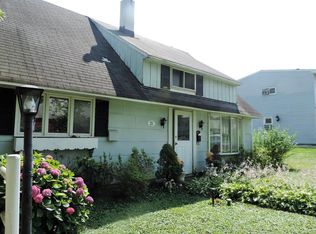 25 Almond Ln, Levittown, PA