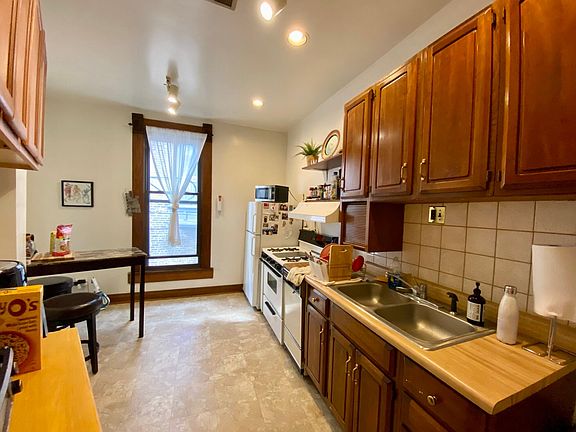 3rd image of 415 W Belden Ave #1