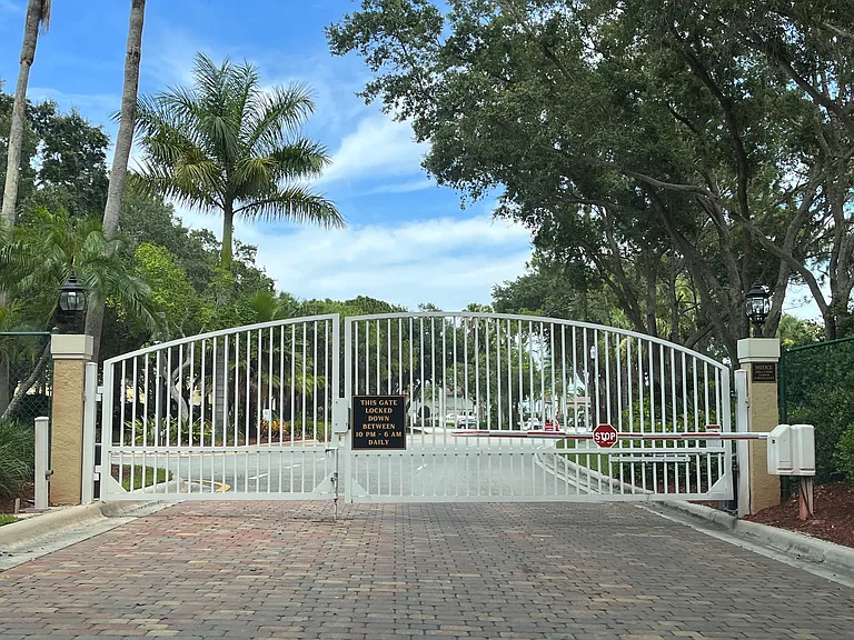 1107 Via Jardin Palm — Photo 31