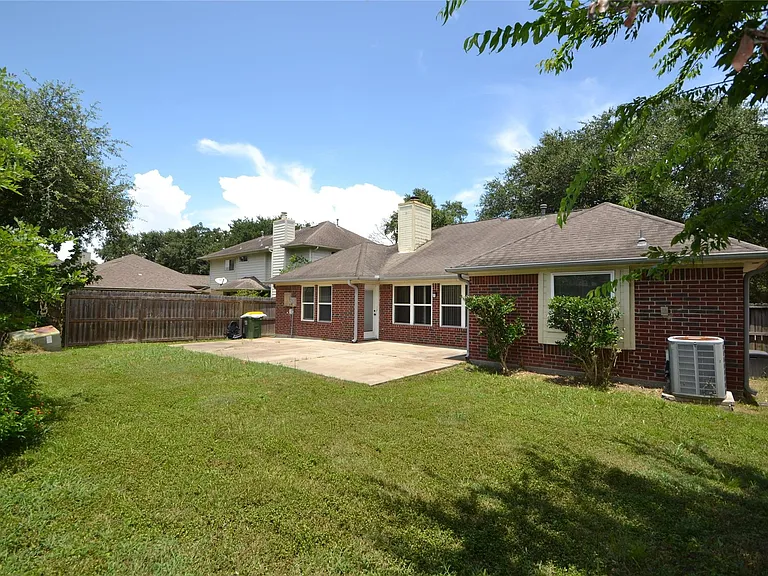 2818 Russett Pl W — Photo 23