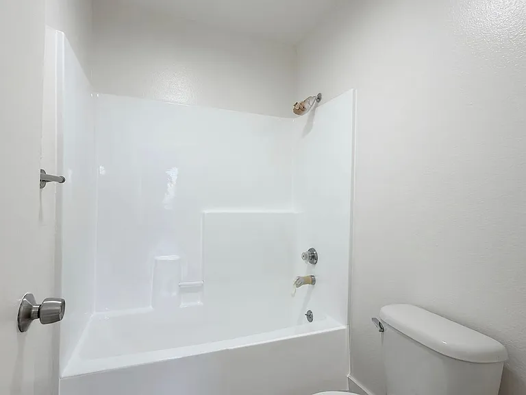 2226 Lewis Ave — Photo 12