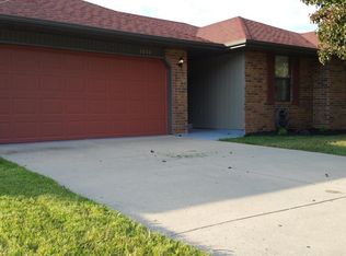 3220 W Calhoun St, Springfield, MO 65802