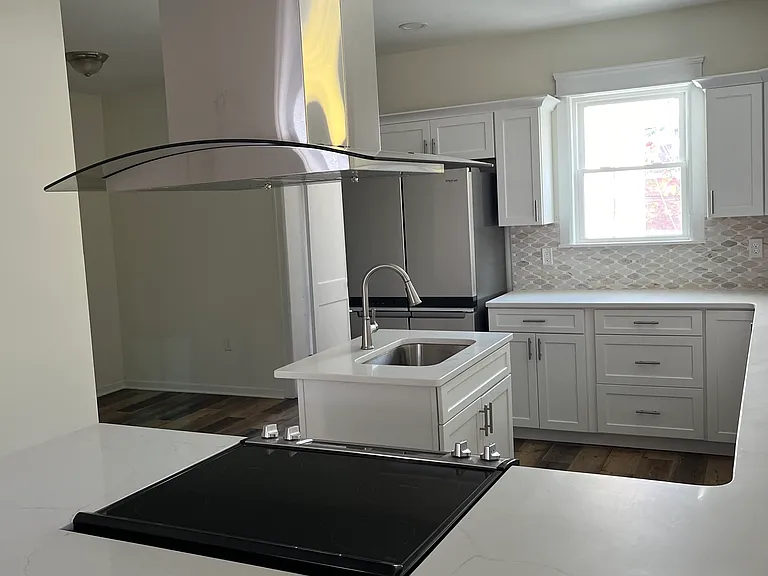 615 W 29th St — Photo 2