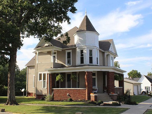 2nd image of 202 N Main St