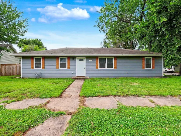 221 W Main St, Mount Hope, KS 67108
