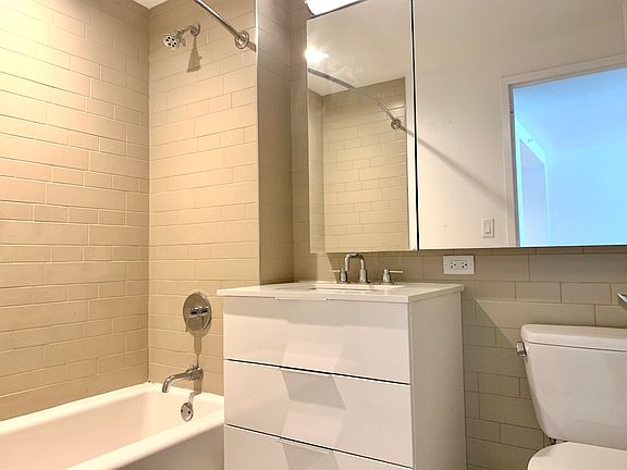 5th image of 535 W 43rd St APT S11a