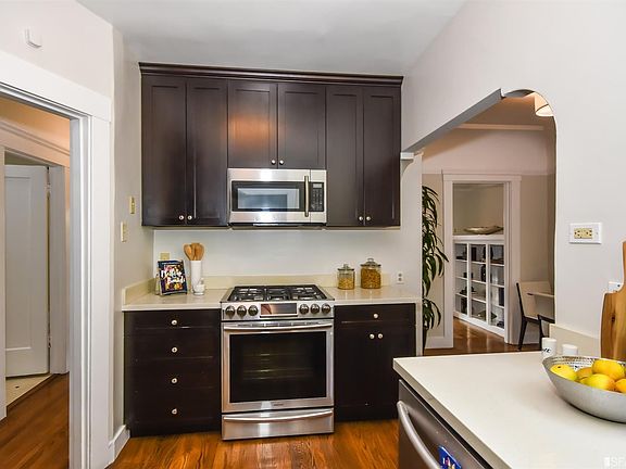 3rd image of 426 Elizabeth St