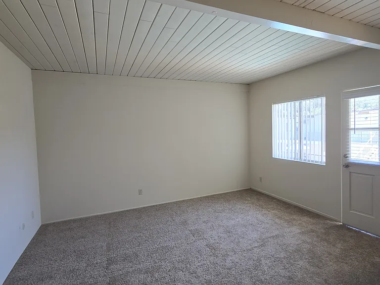 El Capitan Apartments — Photo 6