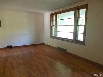 2nd image of 807 S Minnesota St