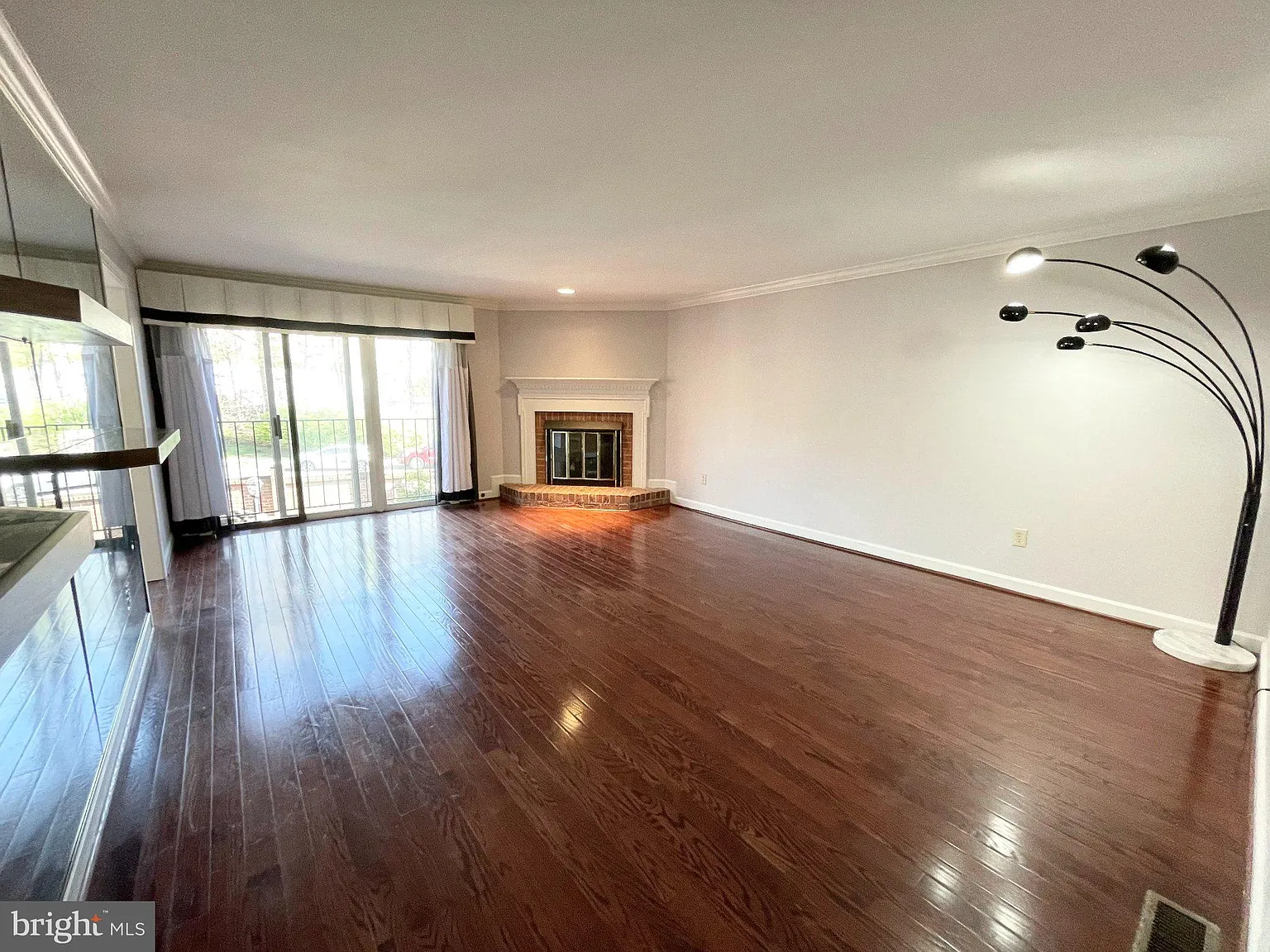 3 bed, 5.0 bath, 3581 sqft, $4,500 — Photo 3