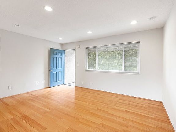 5th image of 1576 Hollenbeck Ave #7