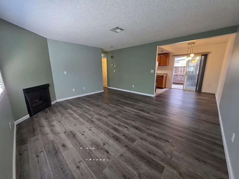 Gareth Ln - Triplex — Photo 5