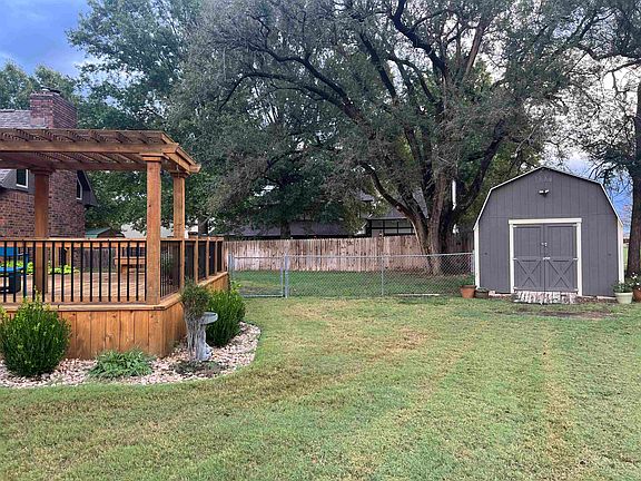 4th image of 2324 Estates Dr