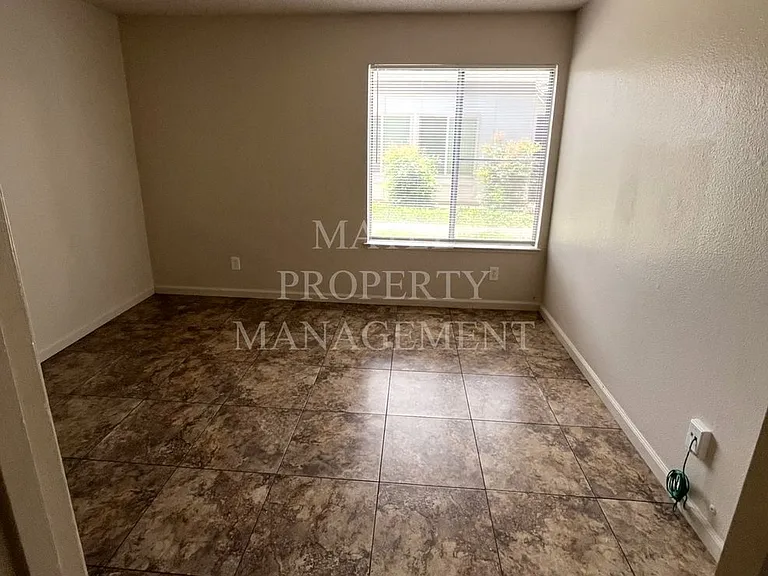1313 Floyd Ave — Photo 16