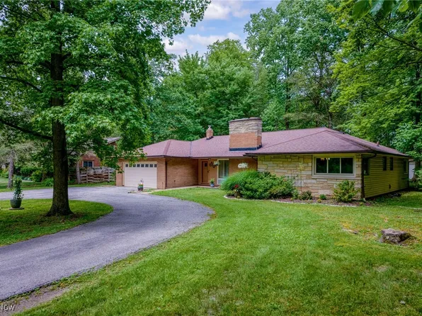 32081 Cedar Rd, Mayfield Heights, OH 44124