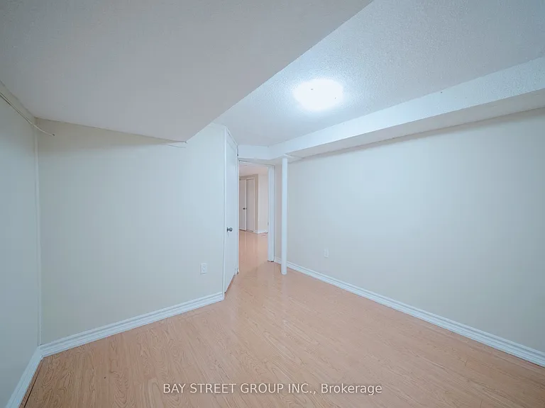 56 Corby Cres #LOWER — Photo 14