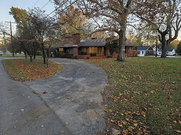 4th image of 3256 Circle Dr
