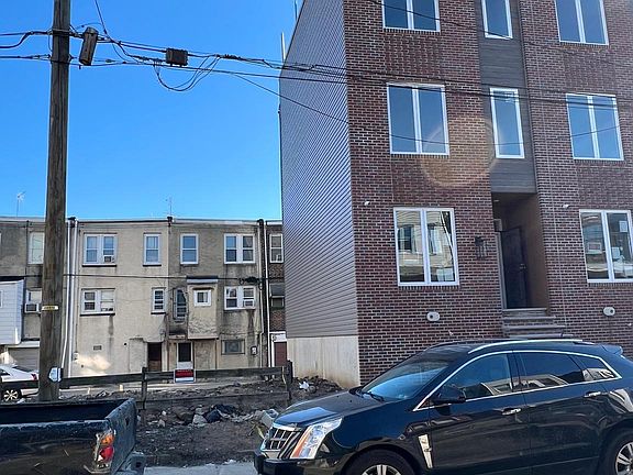 3rd image of 1417 S Napa St