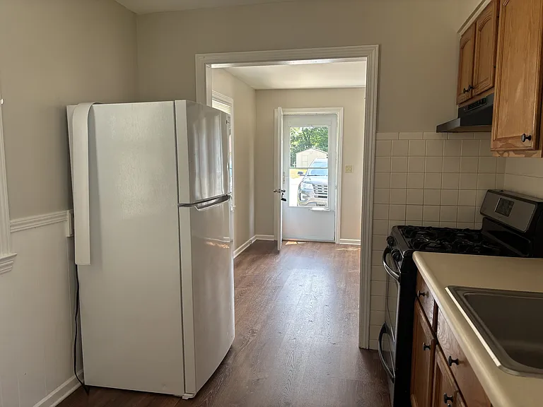 1548 Thalia Ave — Photo 1