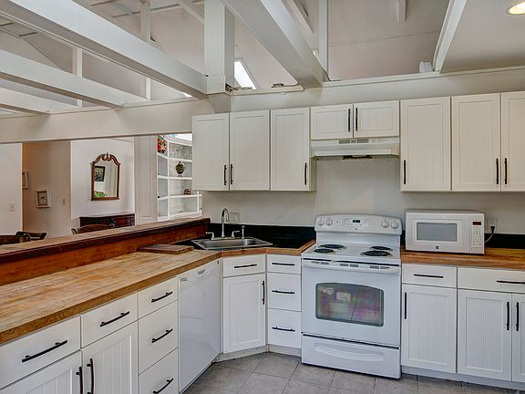 3rd image of 63 Woodbine Dr
